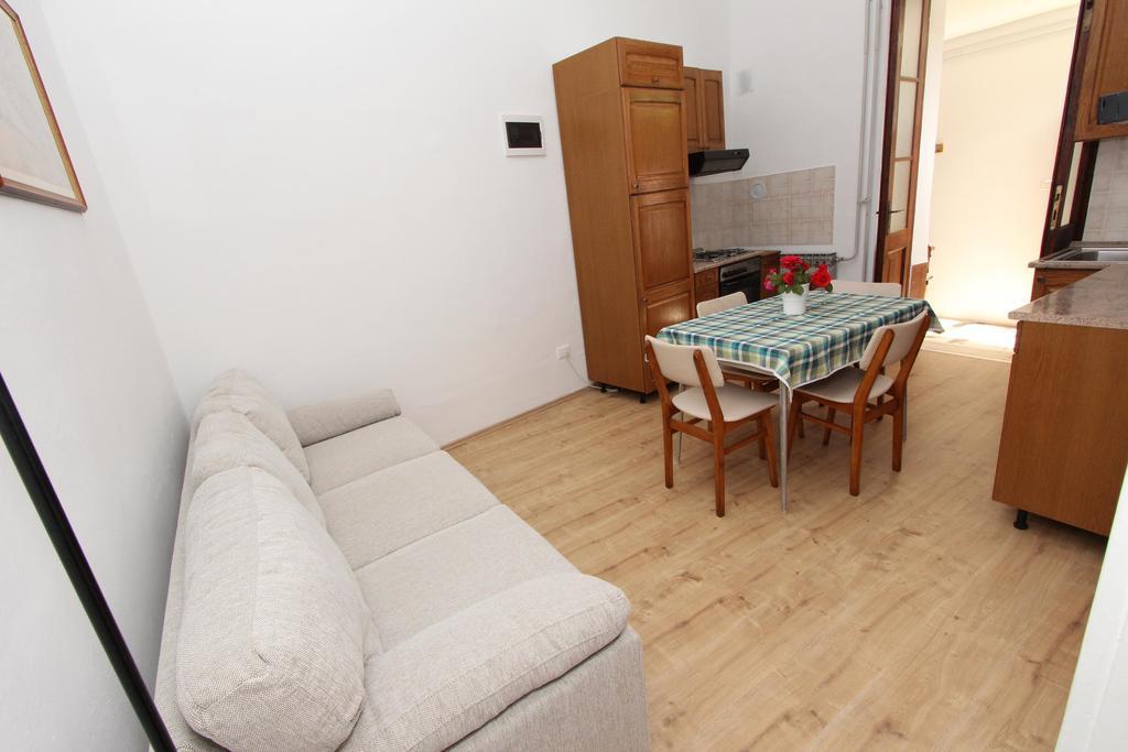 Apartment Riki ロヴィニ エクステリア 写真