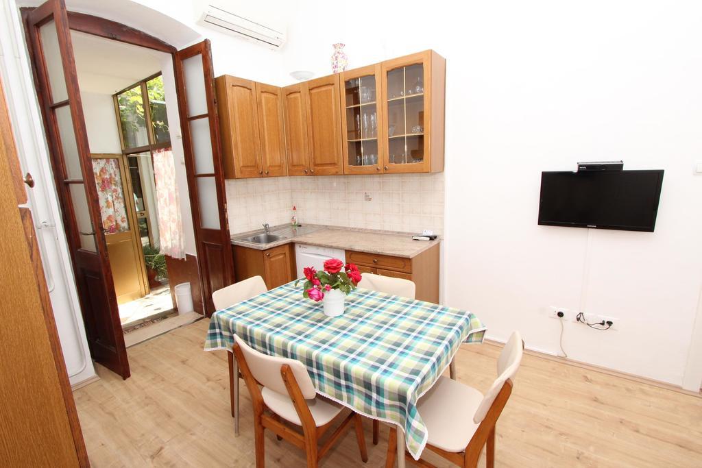 Apartment Riki ロヴィニ エクステリア 写真