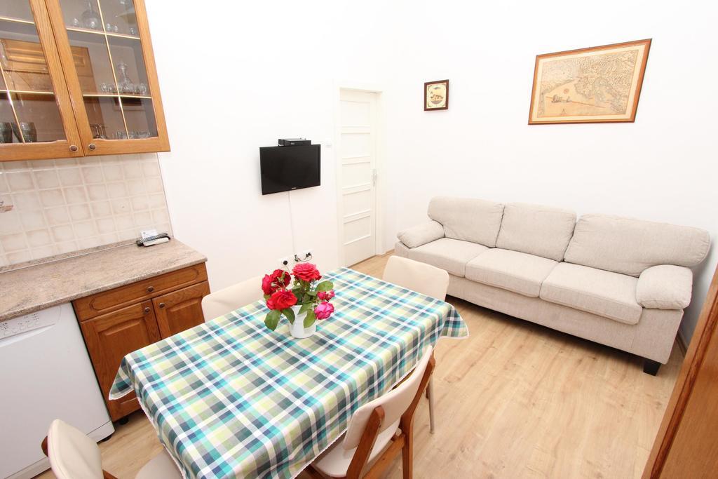 Apartment Riki ロヴィニ エクステリア 写真